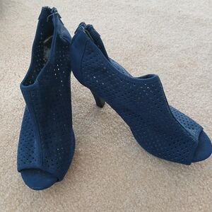 Madden Girl Mesh Back Zip Peep Toe Ankle Booty Dark Blue Preppy Size 7. Fl